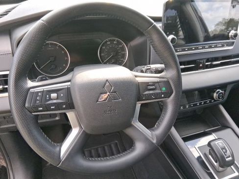 Used 2024 Mitsubishi Outlander image 14