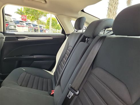 Used 2020 Ford Fusion SE image 15