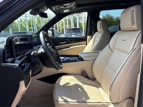 Used 2024 Cadillac Escalade Premium Luxury AWD/4WD image 9