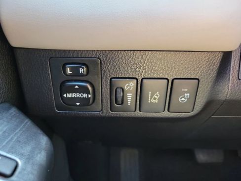 Used 2017 Toyota RAV4 Platinum image 26