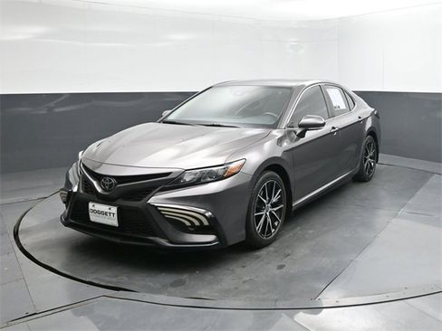Used 2022 Toyota Camry SE image 30