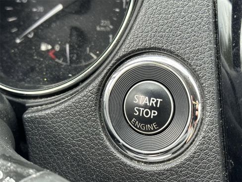 Used 2017 Nissan Rogue SV image 16