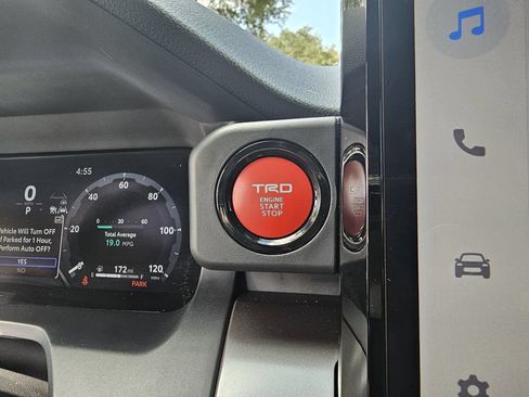 Used 2025 Toyota Tacoma TRD Sport AWD/4WD image 21