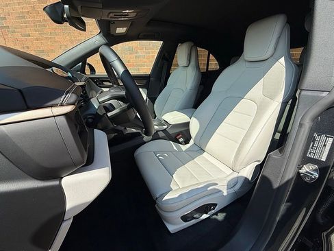 New 2024 Porsche Macan 4 Electric image 5