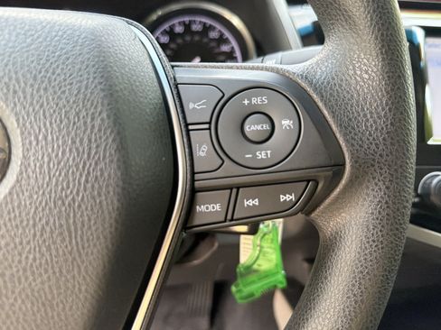 Used 2018 Toyota Camry LE FWD image 24