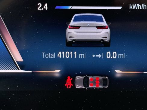 Used 2023 BMW 330e w/ Convenience Package image 28