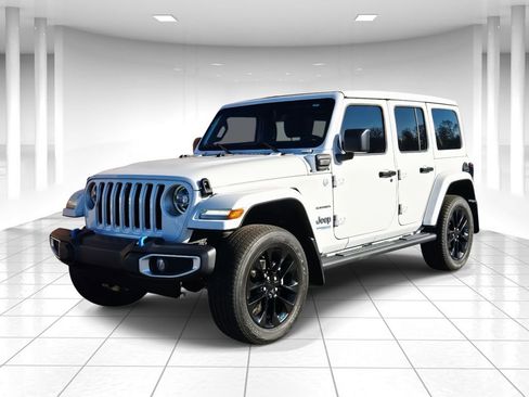 Used 2022 Jeep Wrangler Unlimited Sahara w/ Safety Group image 7