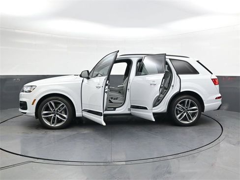 Used 2018 Audi Q7 3.0T Prestige image 31