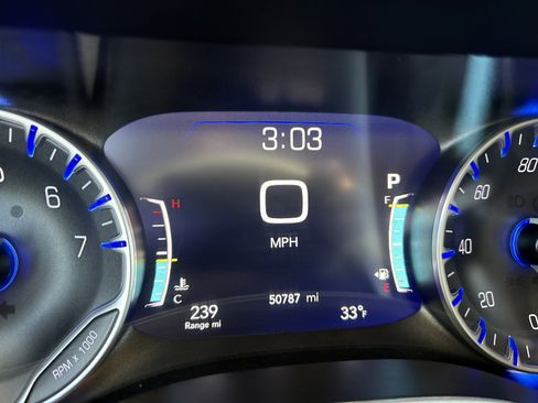 Used 2024 Chrysler Pacifica Touring-L image 12