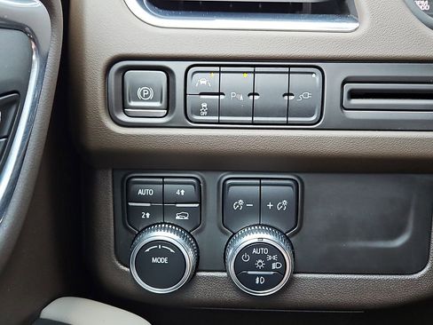 Used 2021 GMC Yukon SLT w/ SLT Luxury Package AWD/4WD image 17