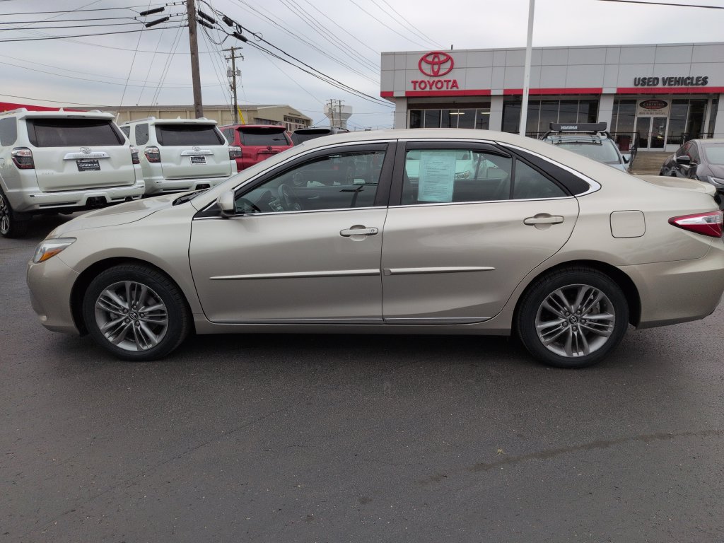 Used 2017 Toyota Camry SE FWD image 2