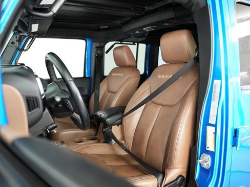Used 2015 Jeep Wrangler Unlimited Sahara w/ Connectivity Group AWD/4WD image 43