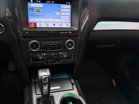 Used 2017 Ford Explorer XLT w/ Equipment Group 202A image 14