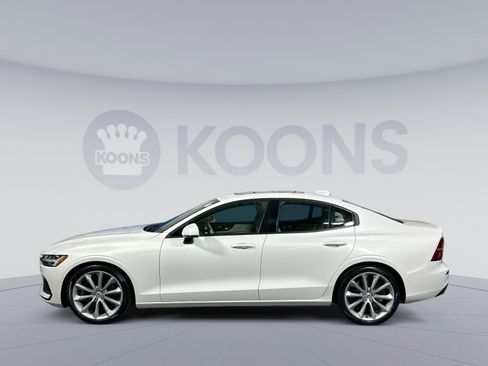 Used 2020 Volvo S60 T6 Momentum image 2