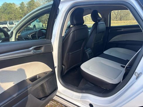 Used 2019 Ford Fusion SE w/ Equipment Group 151A image 11