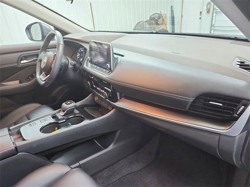 Used 2023 Nissan Rogue SV w/ SV Premium Package image 34