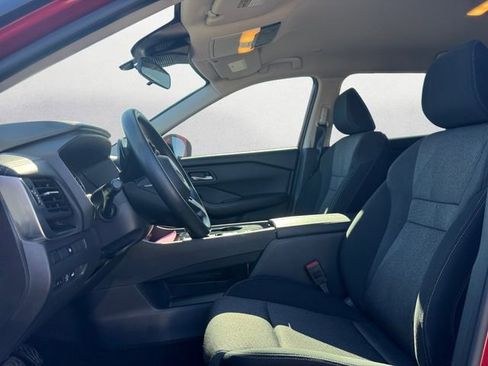 Used 2024 Nissan Rogue SV image 9