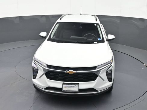 Certified 2025 Chevrolet Trax LT FWD image 28