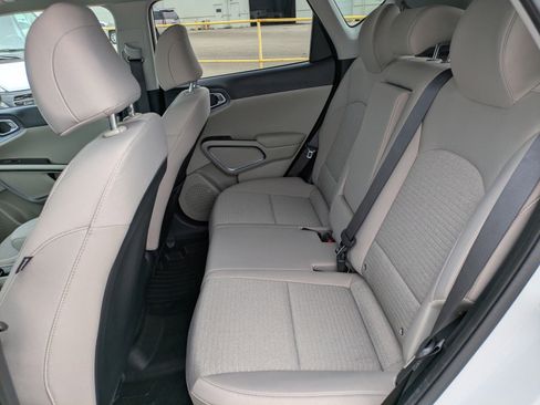 Certified 2024 Kia Soul EX image 10