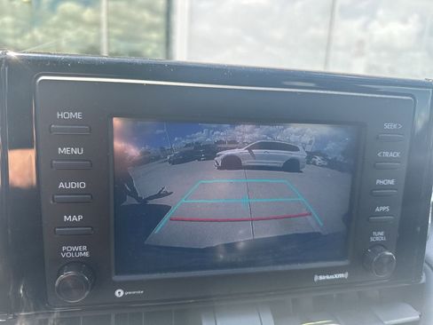 Used 2020 Toyota RAV4 LE FWD image 6