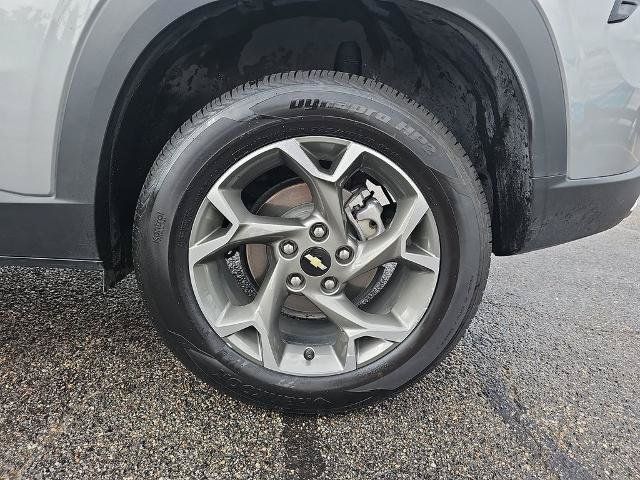 Used 2025 Chevrolet Trax LT w/ LT Convenience Package FWD image 32