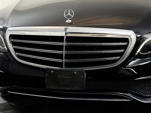 Used 2019 Mercedes-Benz E 300 4MATIC image 12