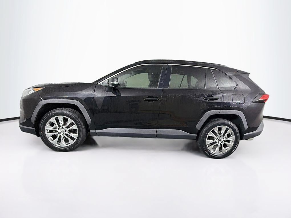 Used 2021 Toyota RAV4 XLE Premium FWD image 6