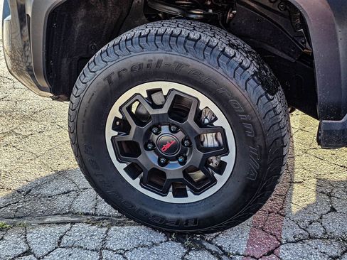 Used 2024 Toyota Tacoma TRD Off-Road image 8