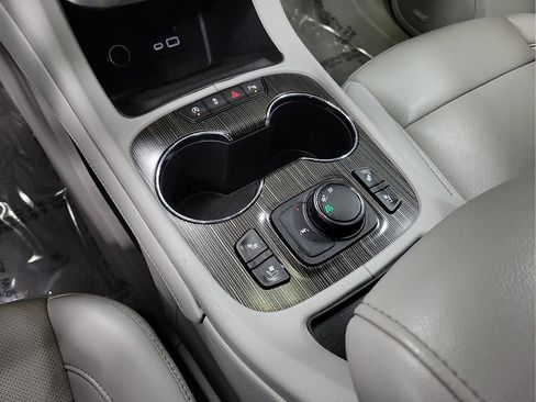 Used 2021 GMC Acadia SLT w/ Technology Package image 20