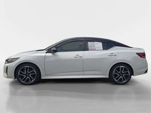 Used 2024 Nissan Sentra SR w/ SR Premium Package FWD image 2