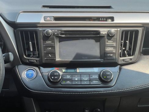 Used 2018 Toyota RAV4 LE AWD/4WD image 15