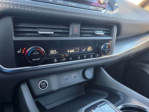 Used 2023 Nissan Rogue SV w/ SV Premium B Package image 22