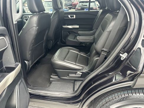 Certified 2022 Ford Explorer XLT w/ Equipment Group 202A image 23