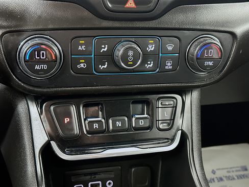 Used 2020 GMC Terrain SLT AWD/4WD image 15