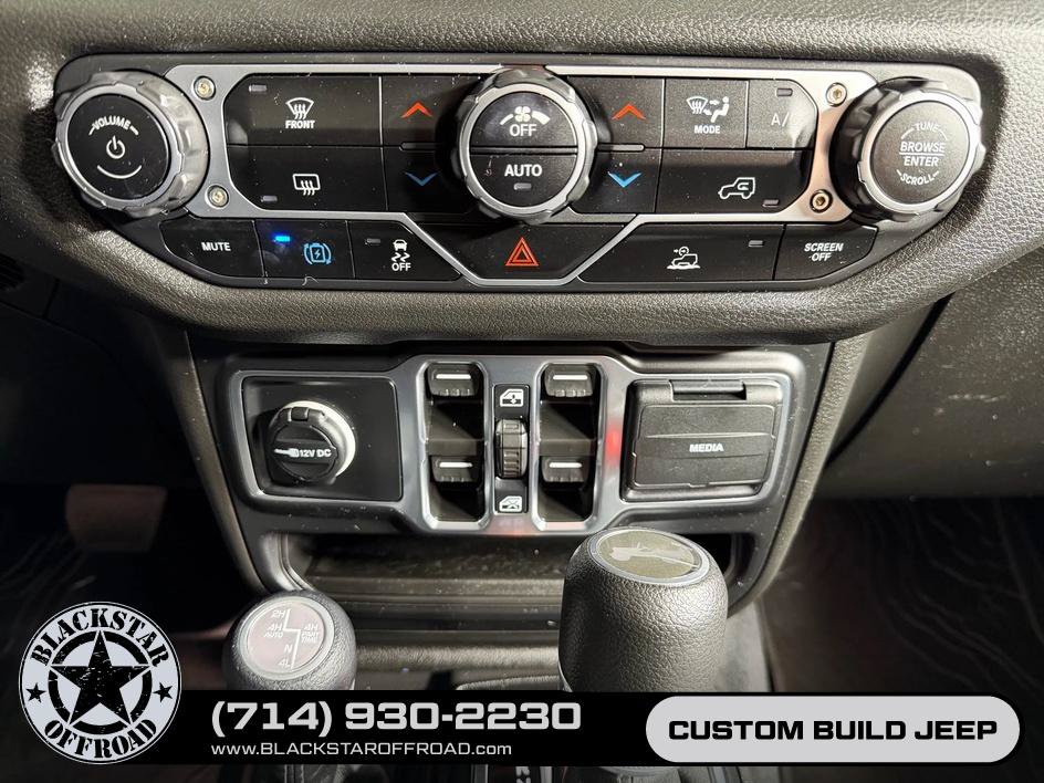 Used 2024 Jeep Wrangler Unlimited AWD/4WD image 18