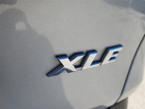 Used 2022 Toyota RAV4 XLE image 20