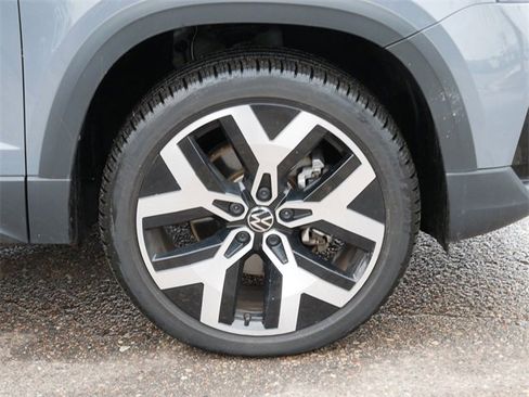 Certified 2023 Volkswagen Taos SEL image 9