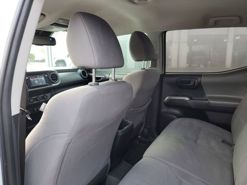 Used 2019 Toyota Tacoma TRD Sport image 9