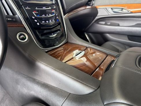 Used 2016 Cadillac Escalade Premium RWD image 21
