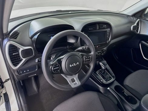 Certified 2023 Kia Soul LX w/ LX Technology Package FWD image 16