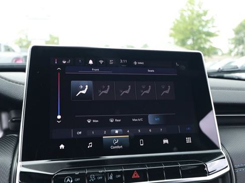 New 2026 Jeep Compass Latitude AWD/4WD image 16