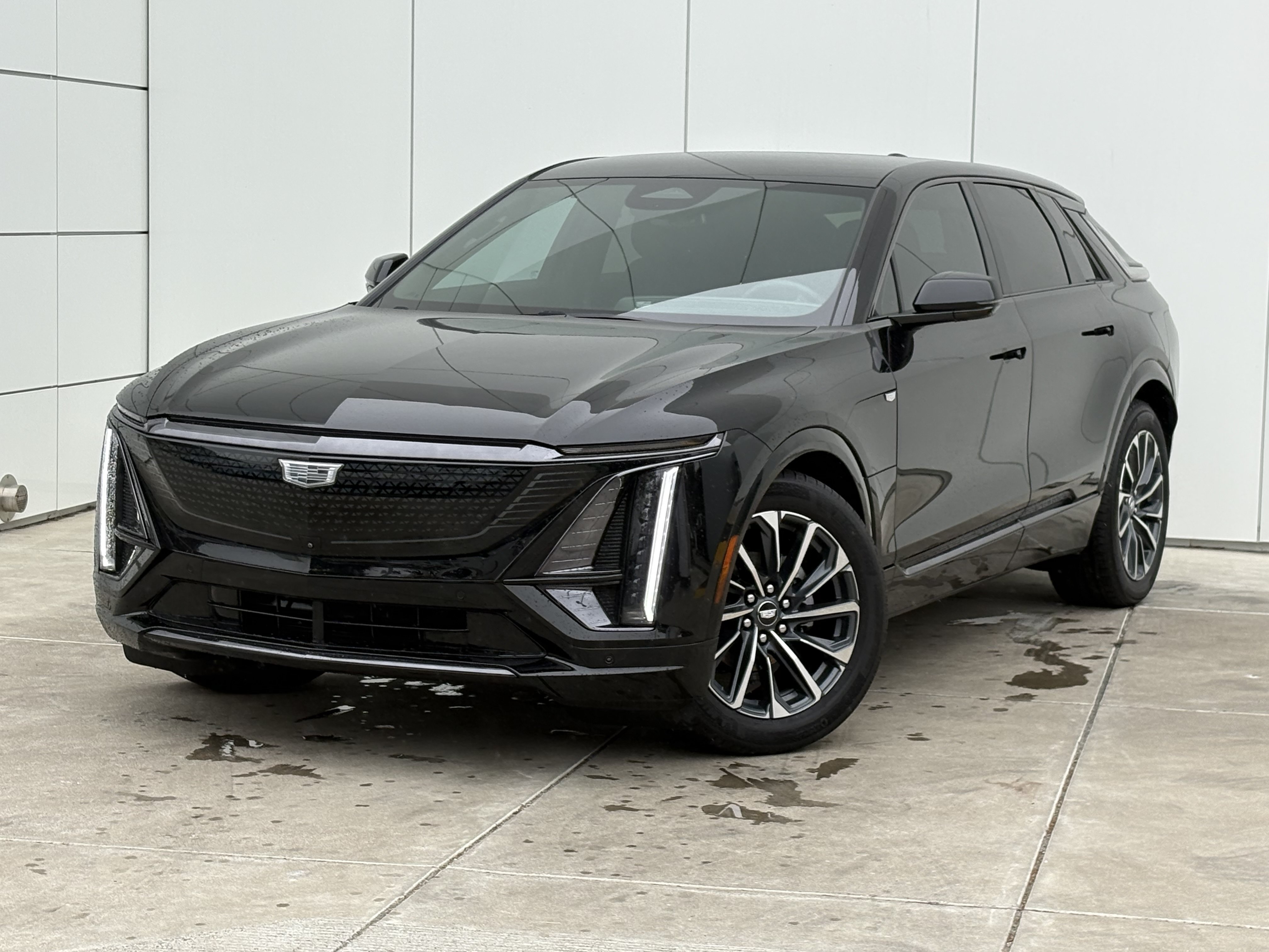 Certified 2024 Cadillac Lyriq Sport AWD/4WD image 2