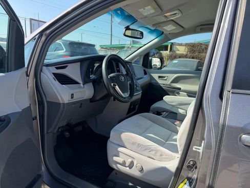Used 2015 Toyota Sienna LE FWD image 16