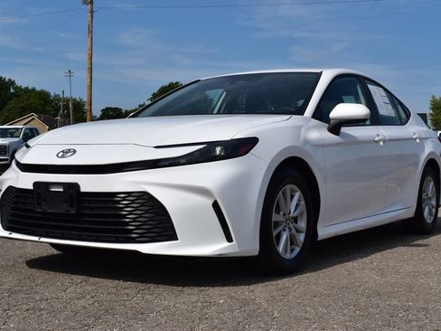 Used 2025 Toyota Camry LE FWD image 1