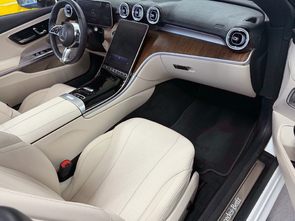 Used 2024 Mercedes-Benz CLE 300 4MATIC Cabriolet image 19