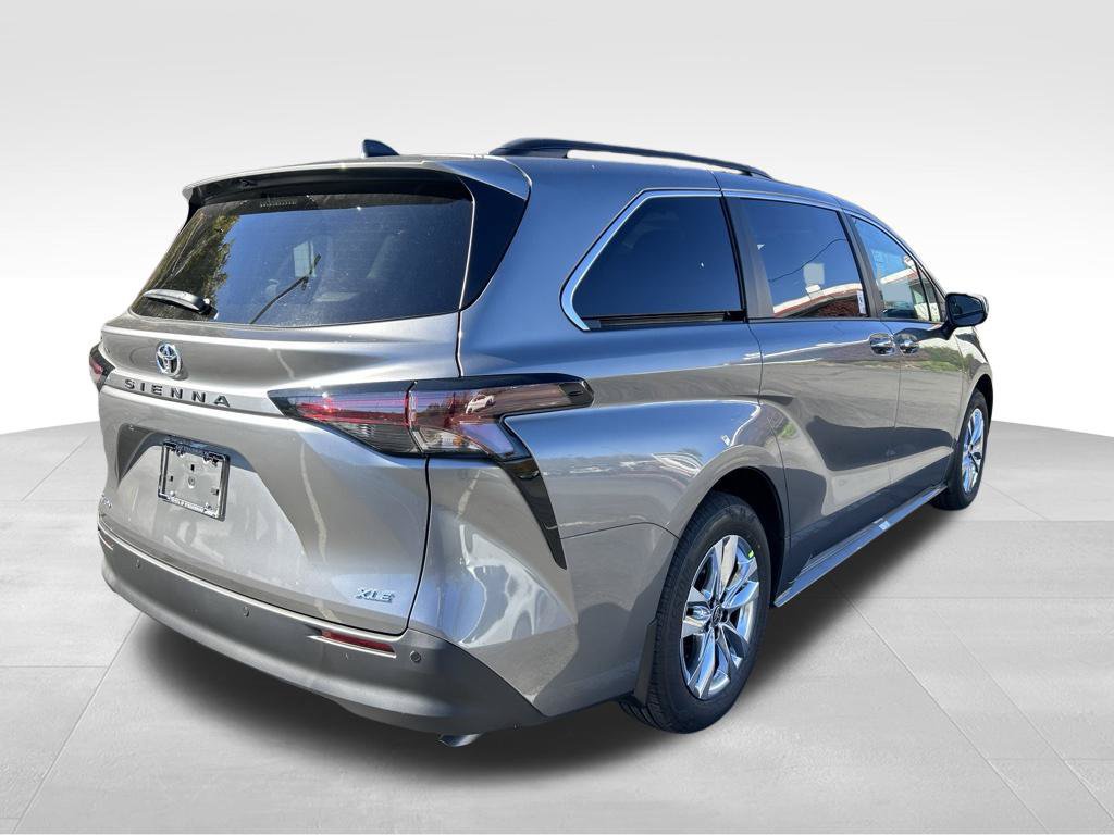 New 2026 Toyota Sienna XLE AWD/4WD image 5