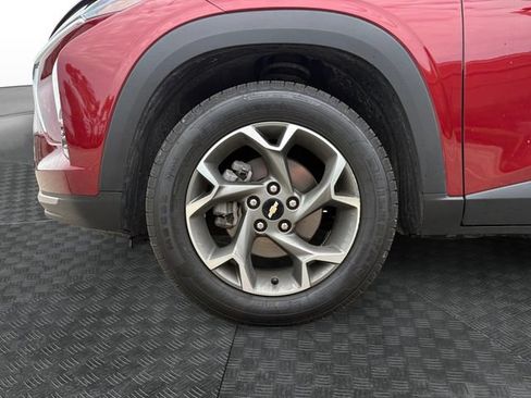 Used 2025 Chevrolet Trax LT FWD image 13