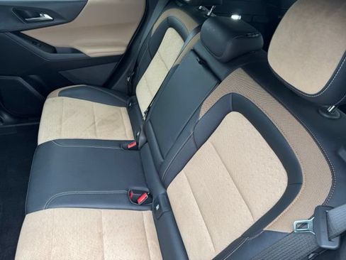 Used 2025 Chevrolet Equinox ACTIV AWD/4WD image 8