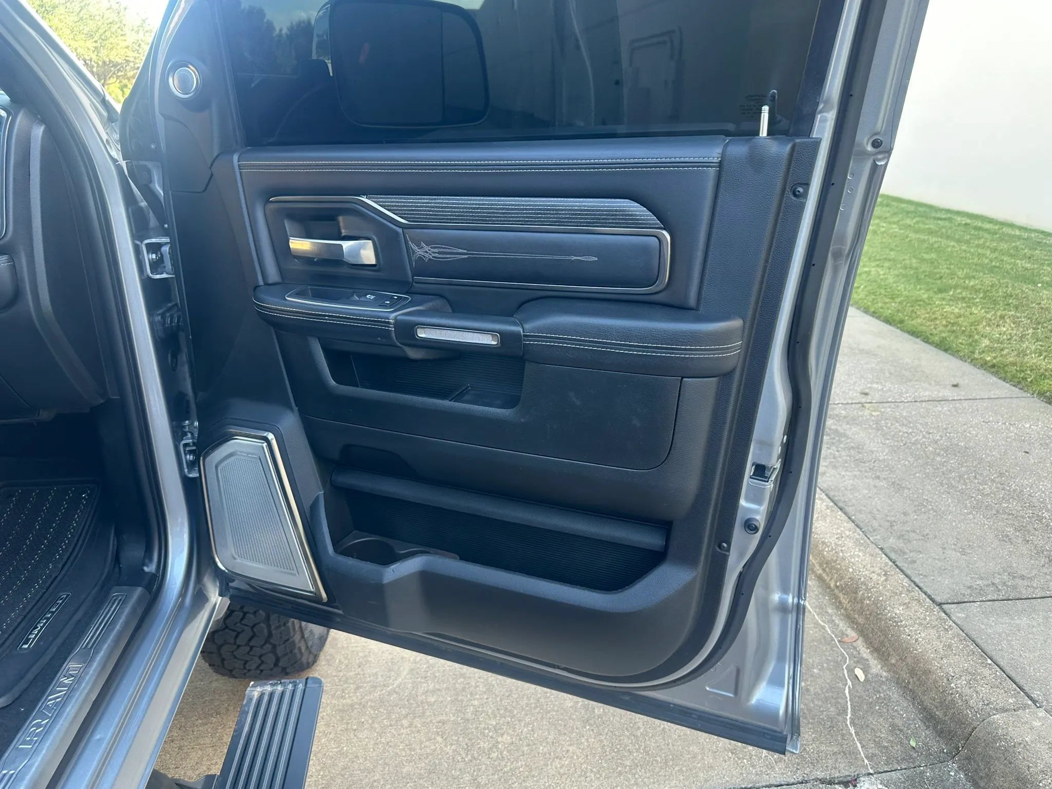 Used 2020 RAM 3500 Limited AWD/4WD image 33