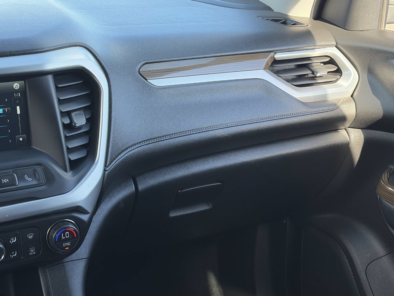 Used 2017 GMC Acadia SLE FWD image 15